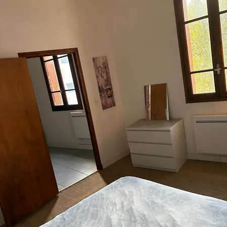 T2 Et Parking Gratuit Περπινιάν