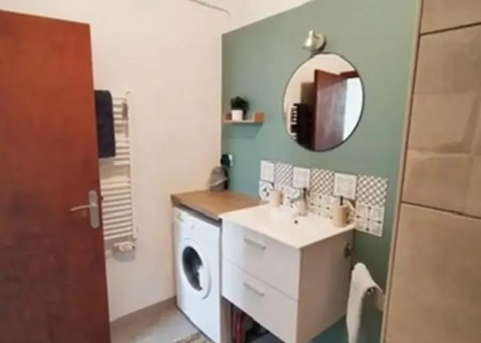 T2 Et Parking Gratuit Περπινιάν