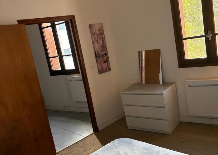 T2 Et Parking Gratuit Περπινιάν